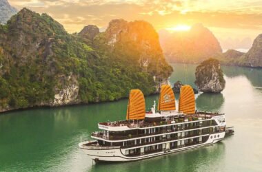 Bí quyết săn vé tham quan vịnh Hạ Long với giá ưu đãi nhất hiện nay